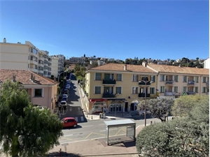 t2 à la location -   06700  SAINT LAURENT DU VAR, surface 54 m2 location t2 - UBI443055317